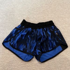 Lululemon tracker mid rise shorts